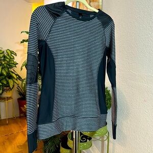 Mondetta gray striped shirt size SP